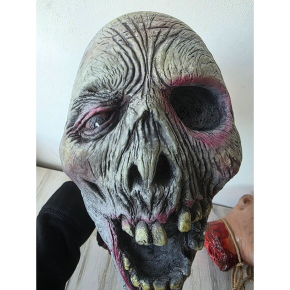 Vintage zombie head beheaded hanging Halloween prop life like life-size realisti - Picture 5 of 11